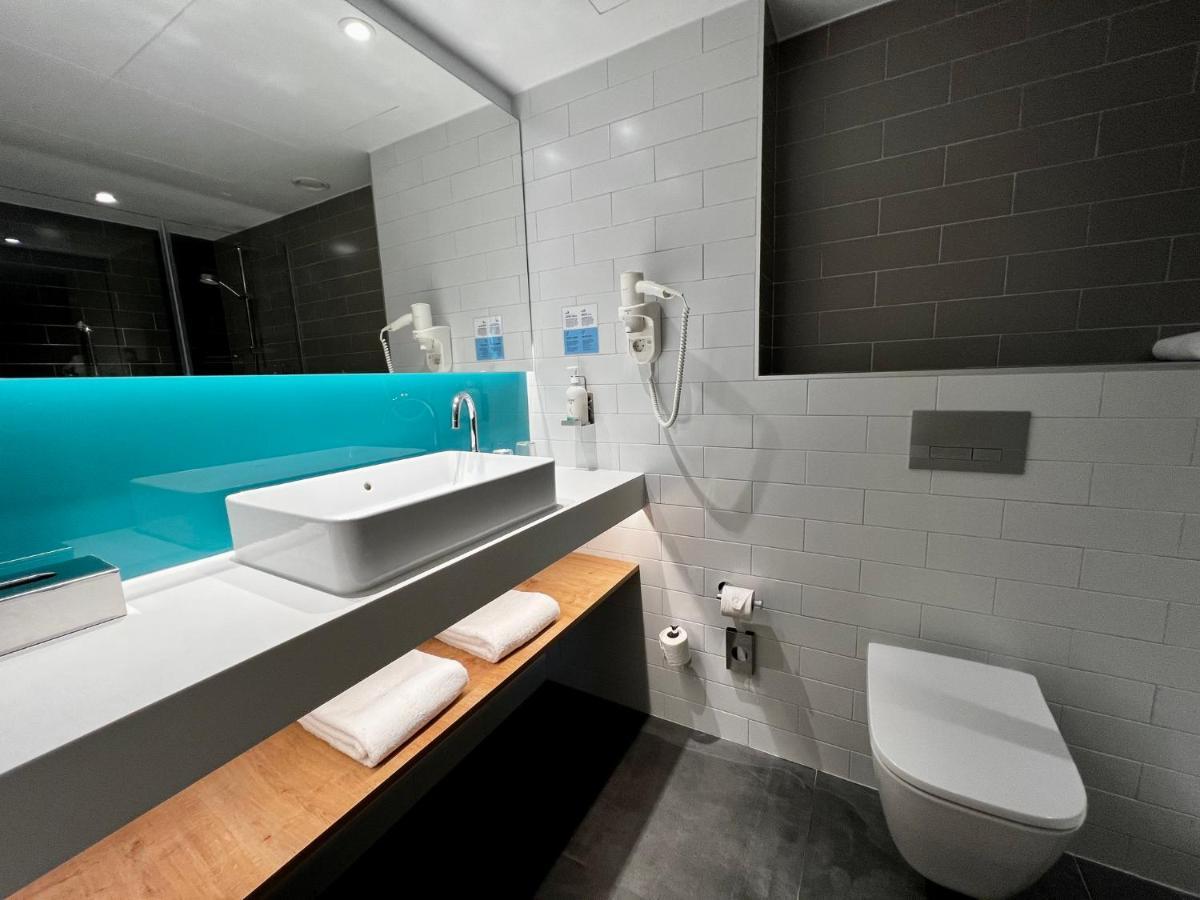 Holiday Inn Express - Madrid - Airport By Ihg Экстерьер фото
