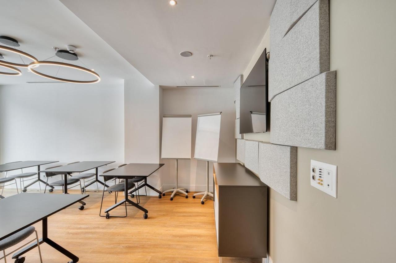 Holiday Inn Express - Madrid - Airport By Ihg Экстерьер фото