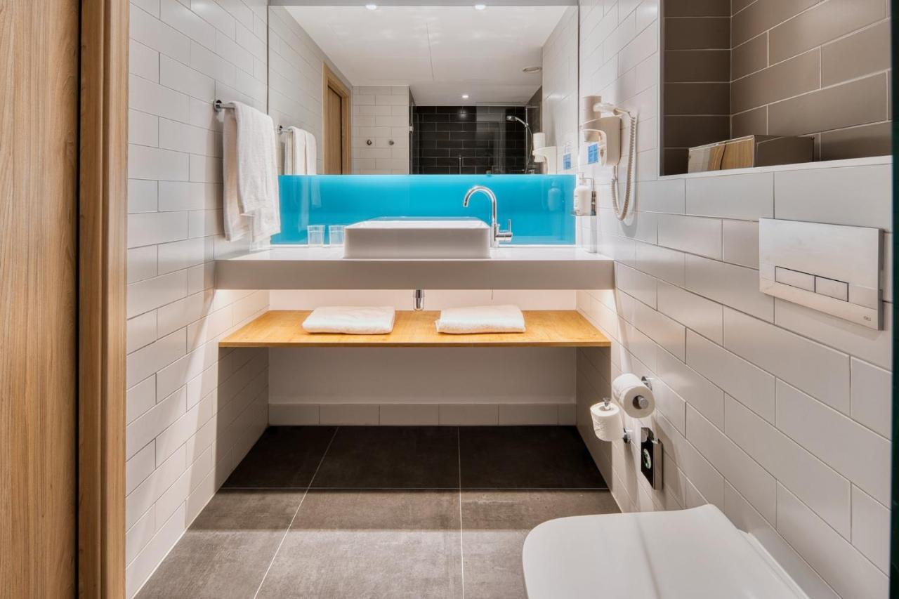 Holiday Inn Express - Madrid - Airport By Ihg Экстерьер фото
