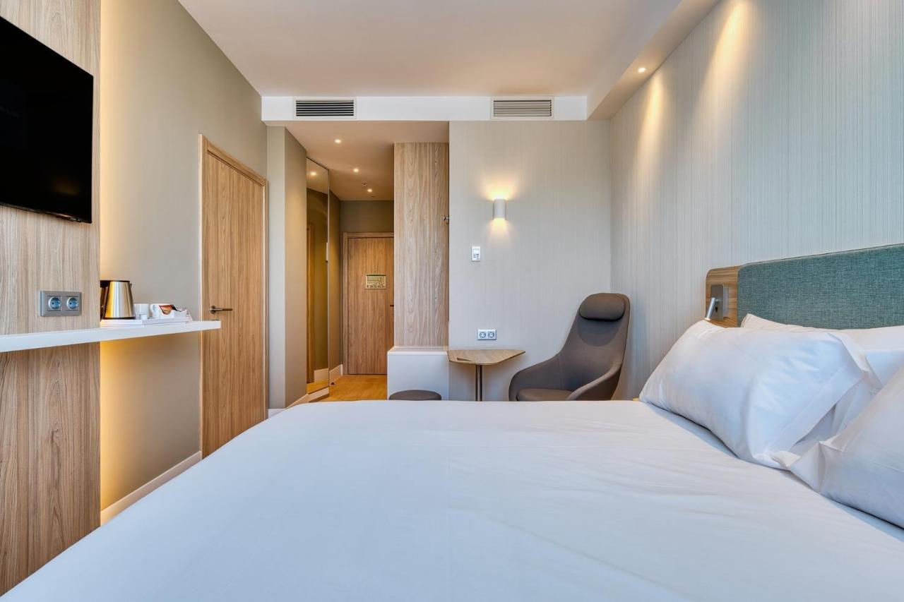 Holiday Inn Express - Madrid - Airport By Ihg Экстерьер фото