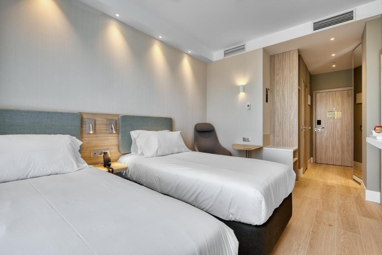 Holiday Inn Express - Madrid - Airport By Ihg Экстерьер фото