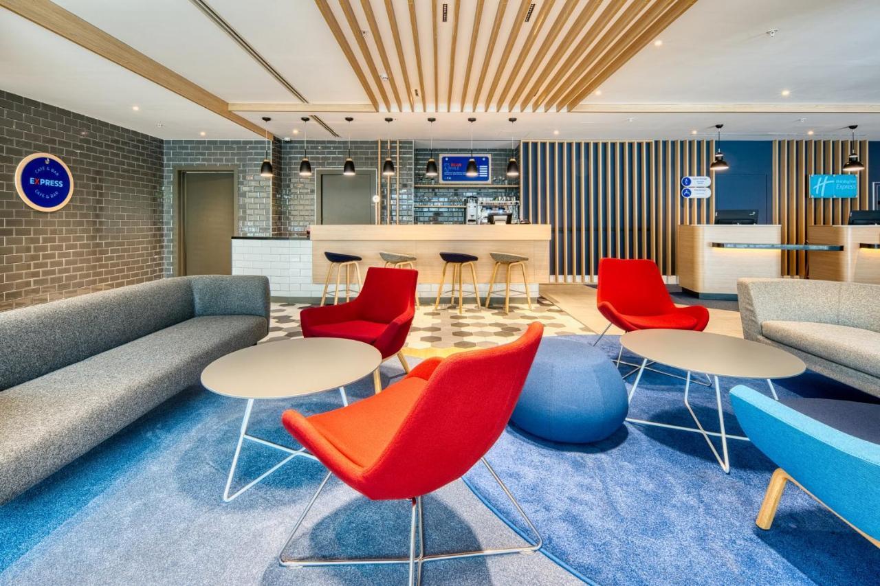 Holiday Inn Express - Madrid - Airport By Ihg Экстерьер фото