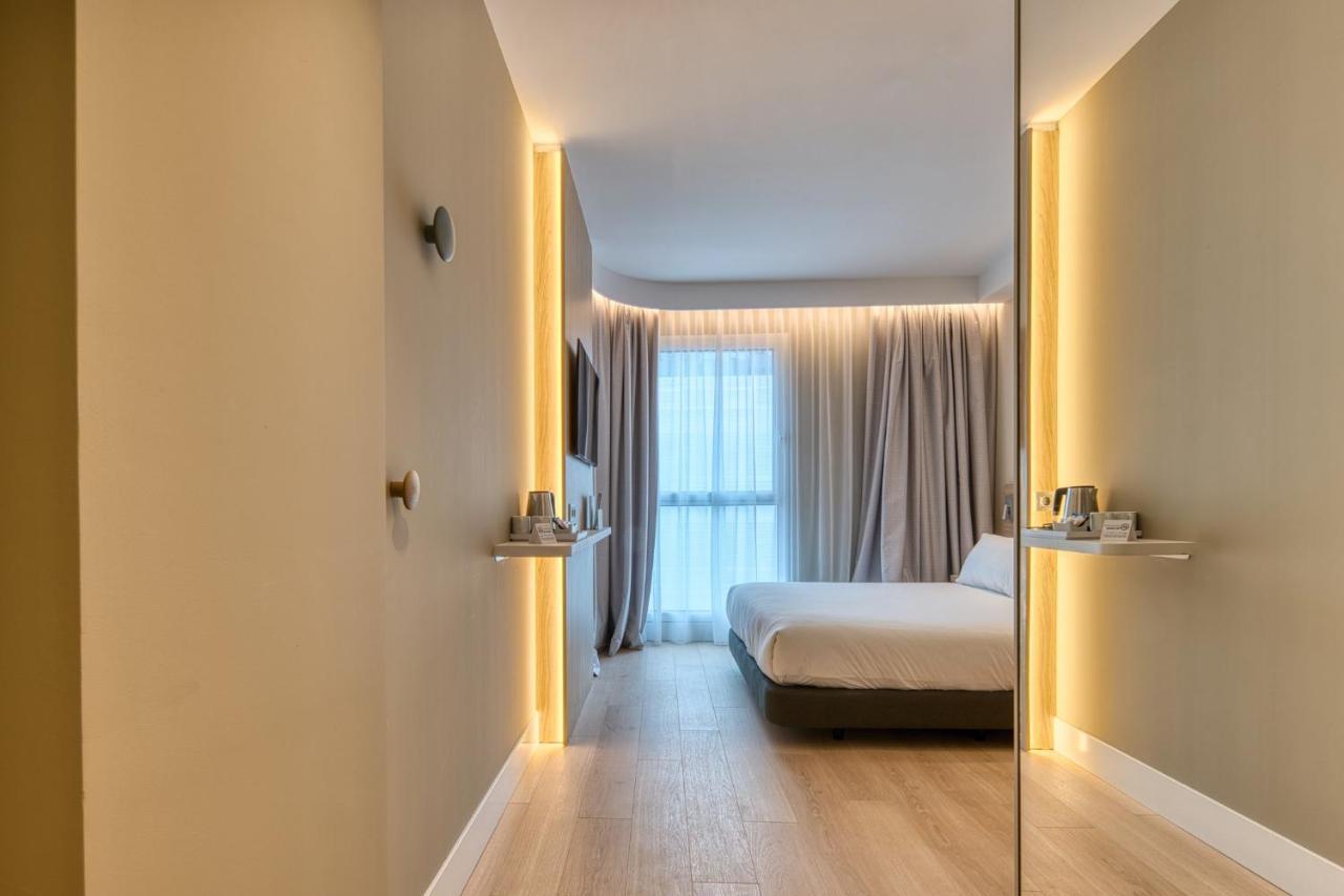 Holiday Inn Express - Madrid - Airport By Ihg Экстерьер фото