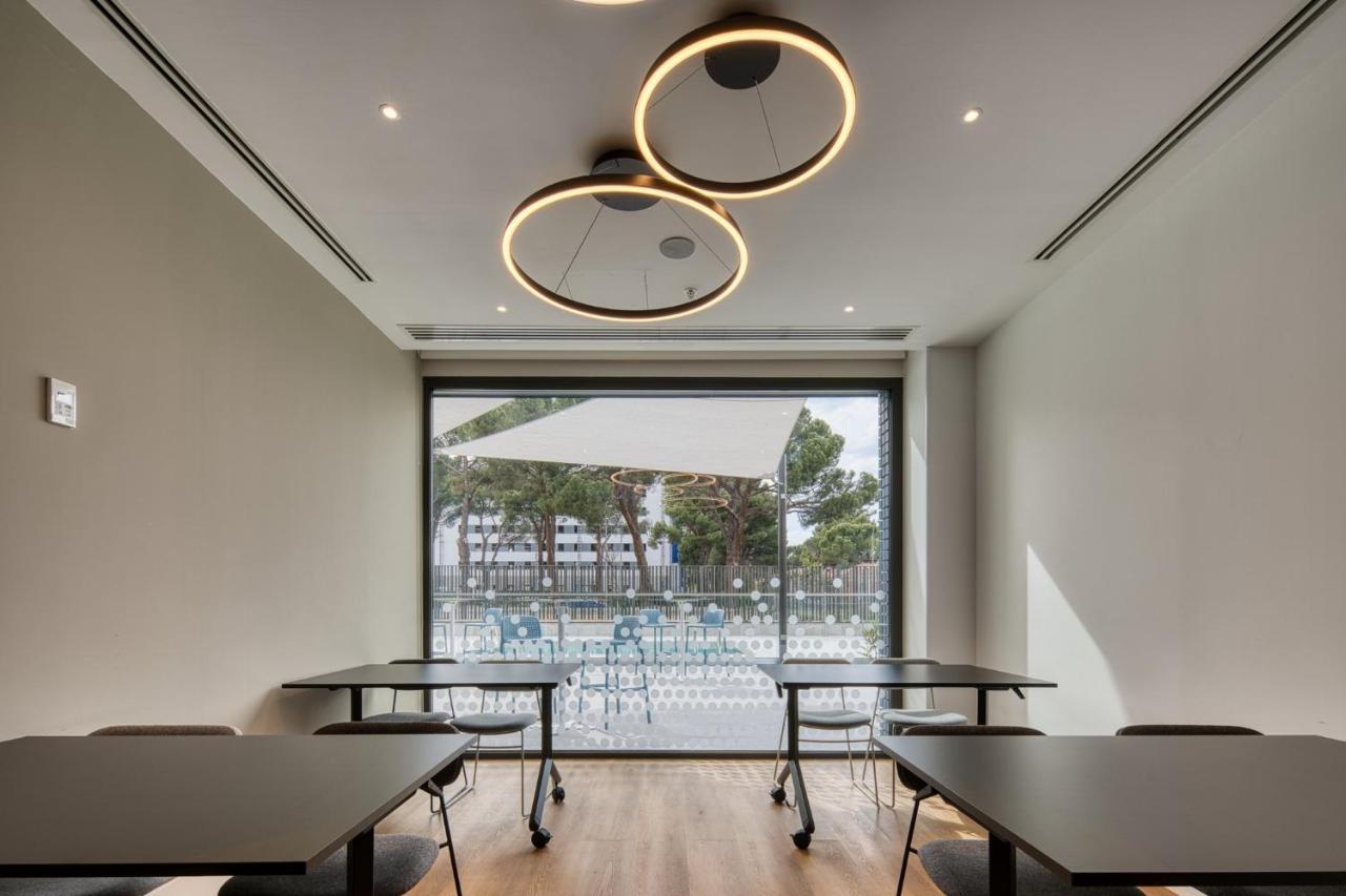 Holiday Inn Express - Madrid - Airport By Ihg Экстерьер фото