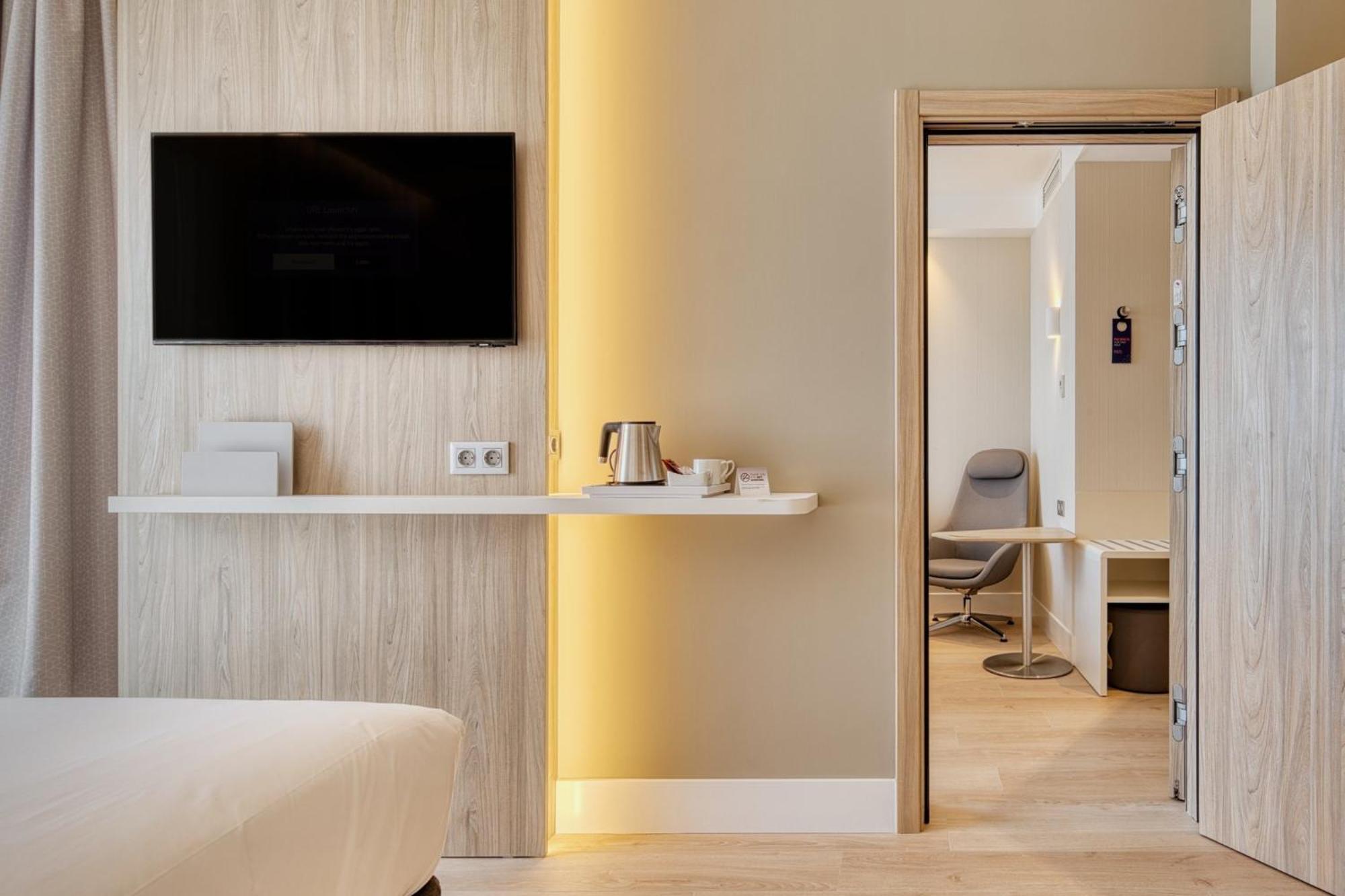 Holiday Inn Express - Madrid - Airport By Ihg Экстерьер фото